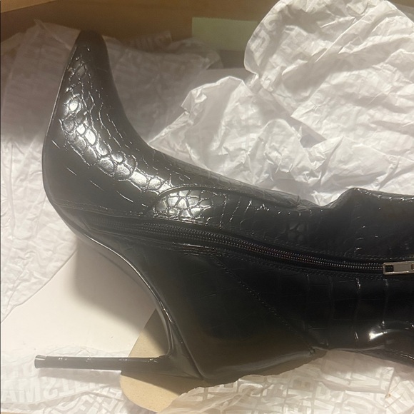 Steve Madden - Picture 4 of 6